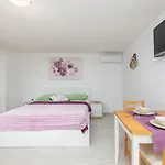 Apartman Mali *