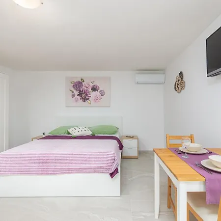 Apartment Mali *